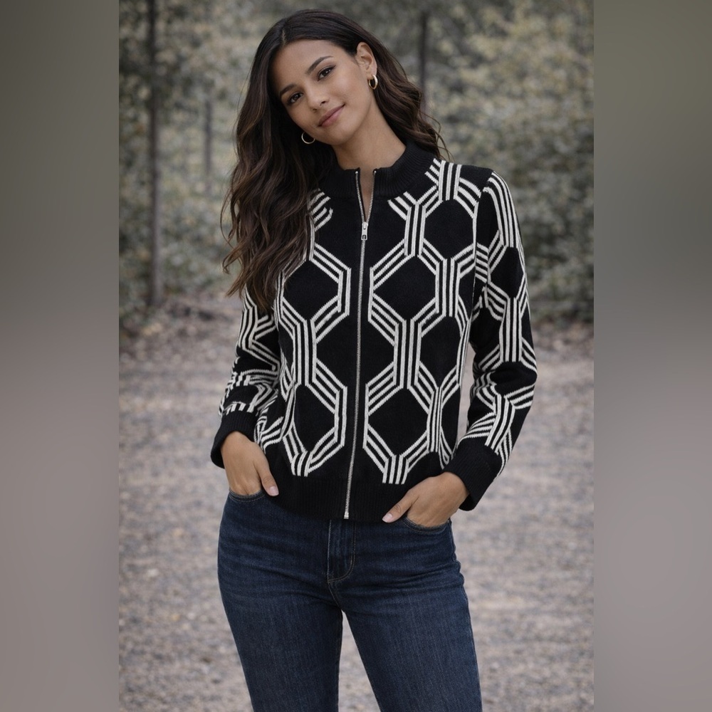 NWT Size S • Lark & Grey Black & White Geometric Zip-Front Sweater (NWT) ✨